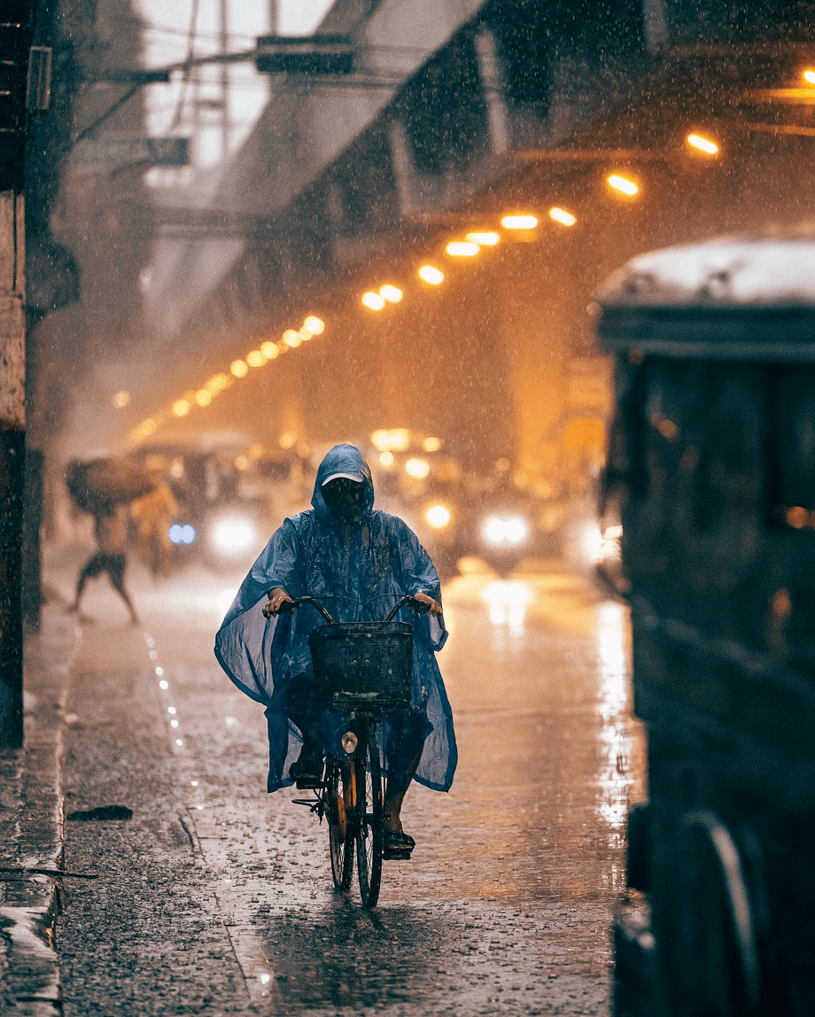 SapiyevMansur's tweet photo. Got stranded in the rain with no umbrella, a stranger handed me their waterproof jacket and ran off before I could thank them. Kindness hits different. https://t.co/h9wRtYq3J4