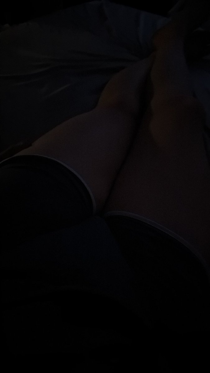 SharkyTheFemBoi's tweet photo. Lazy thighs https://t.co/EumNvODFZV