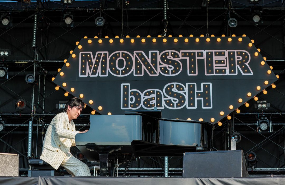 BROS1991_F's tweet photo. MONSTER baSH 2026
DAY 2 — 8月23日(日) 🎸

? PIANO baSH performed by 清塚信也
⏰ 13:10
📍 STAGE 龍神

📺生放送🇯🇵➡
https://t.co/Vd0l2PCsyz

本日も豪華アーティストが登場！
各ステージの熱いライブをリアルタイムで楽しもう！🎤🔥

#モンバス #モンバス2026 #monsterbash2026 https://t.co/B7EpG7CniU