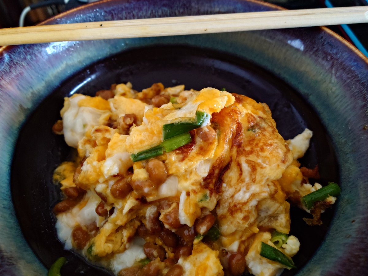 tanaka_cap's tweet photo. 残飯整理の続き、糖質制限の納豆卵
オムレツにするかとも考えたがいつもの中華鍋のほうが簡単でそっちの気分であった https://t.co/CWCtl760Pj