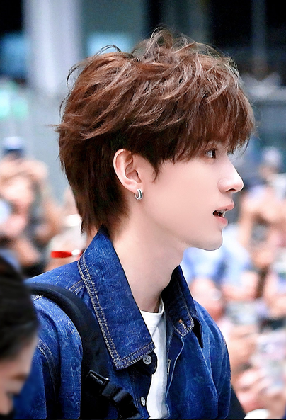DD_Kimi's tweet photo. 然然回国喽🛫发型好好看！发色也很合适😊

**Credit as photo logo**
#ZhouYiran #周翊然 https://t.co/HZTYWkn1L9
