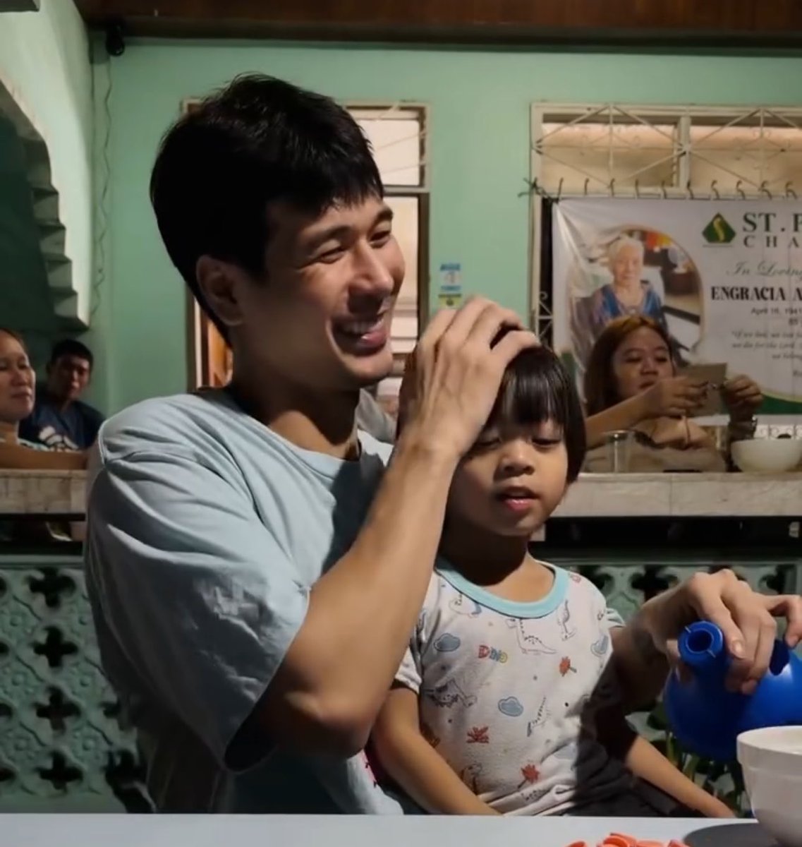 wilbeyourss's tweet photo. cute nila :( parang hs kino and baby aidan 😭 https://t.co/aLurHJy1Av