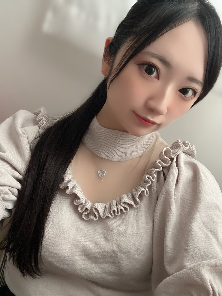 aozorarara1203's tweet photo. めっちゃ髪の毛伸びました
ポニーテールしてこの長さ！ https://t.co/jPhkOqeDzB