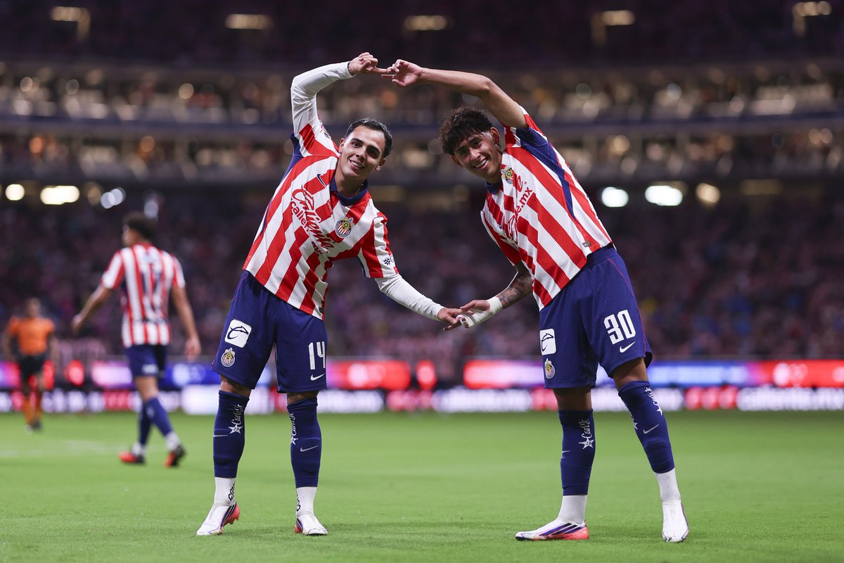 VillasenorC_'s tweet photo. Mucho se habla de Gilberto Mora, pero lo de este par no está nada lejano.
Qué nivel traen Santiago Sandoval y Hugo Camberos🔝🔥 https://t.co/YluKbiAj48