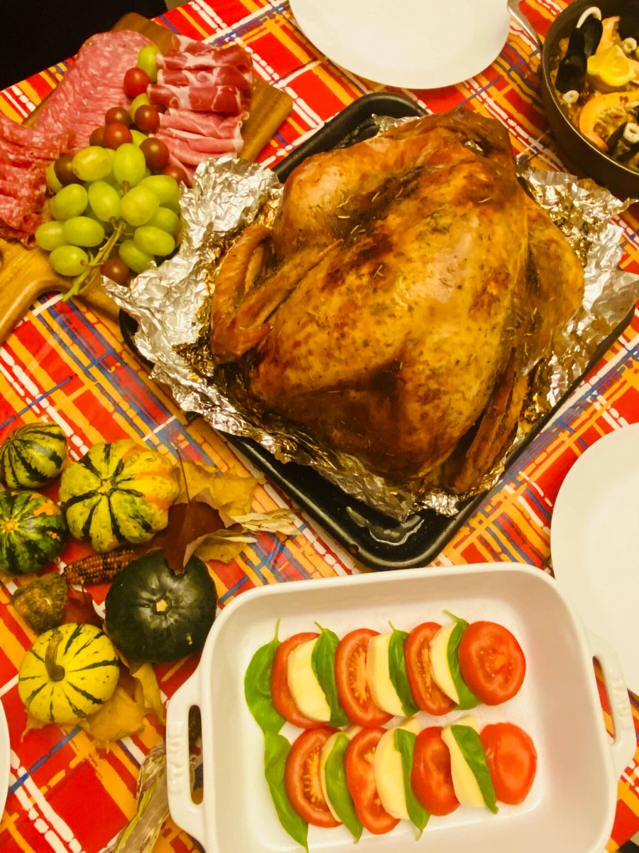 NguynmnhHung7's tweet photo. This Thanksgiving, our special feast brings juicy roasted turkey, creamy pumpkin pie, and warm seasonal vibes—perfect for sharing with loved ones! https://t.co/jwpldh5LxA