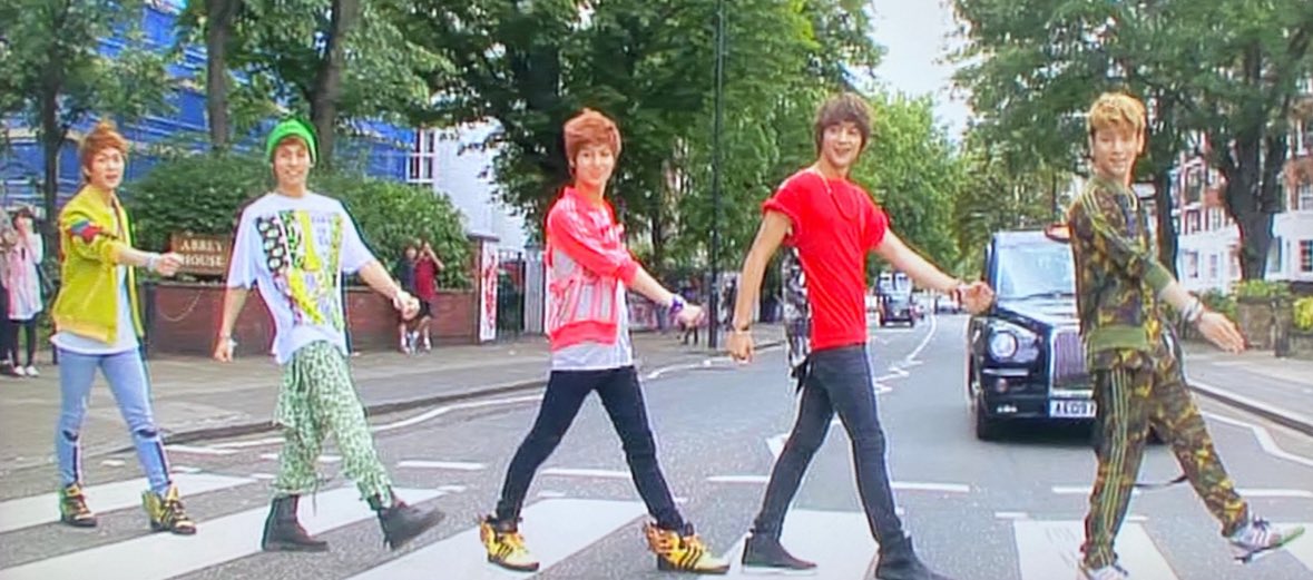 jjinggumiese's tweet photo. Sm really liked making them do the abbey road photo https://t.co/uVi1726Sm7