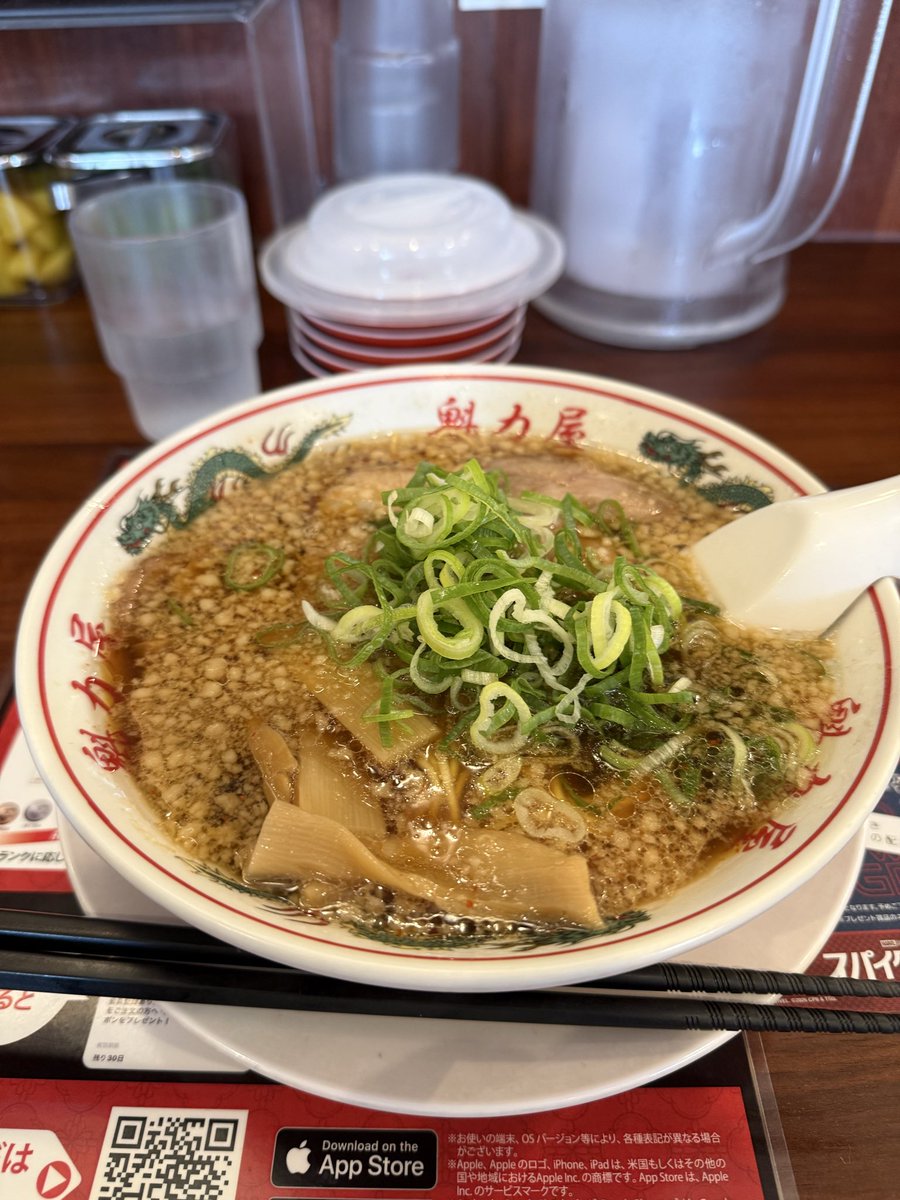 pa_teru's tweet photo. 駐車場が広い飲食店はありがたい。
#ロイヤルエンフィールド
#ラーメン魁力屋 https://t.co/5wqCt6JKWY