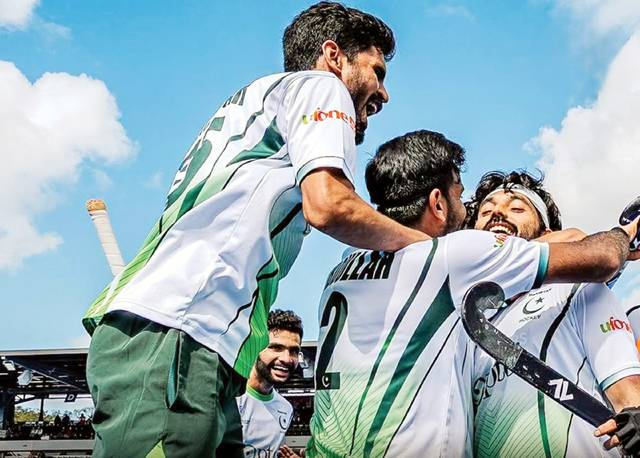 The_Nation's tweet photo. Pakistan stun Japan 4-3 to revive hopes after 16-year World Cup drought
https://t.co/eo9LGAS1WM
#Pakistan #Japan #revive #hopes #drought https://t.co/iWj4Kx52W5