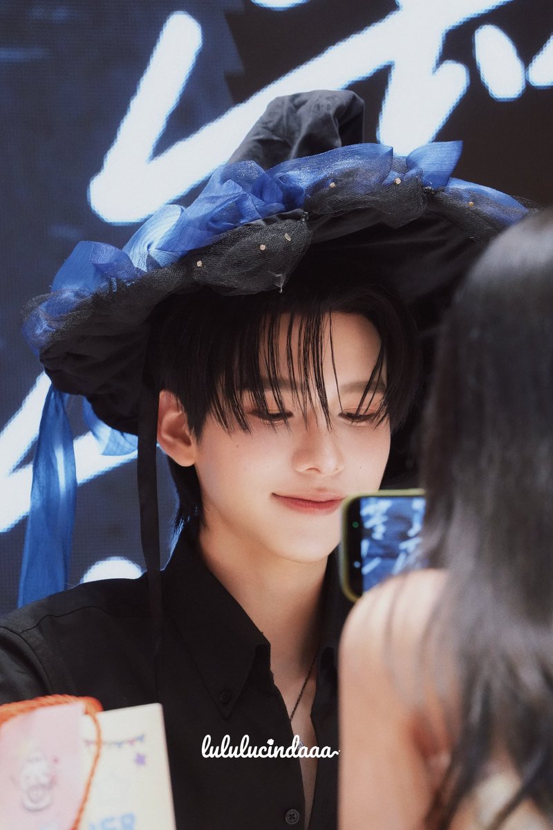 lululucindaaa's tweet photo. OhmSummerFanSign✨
#ohmkrit
#OhmSummerFanSign https://t.co/RWrqBWc1S8