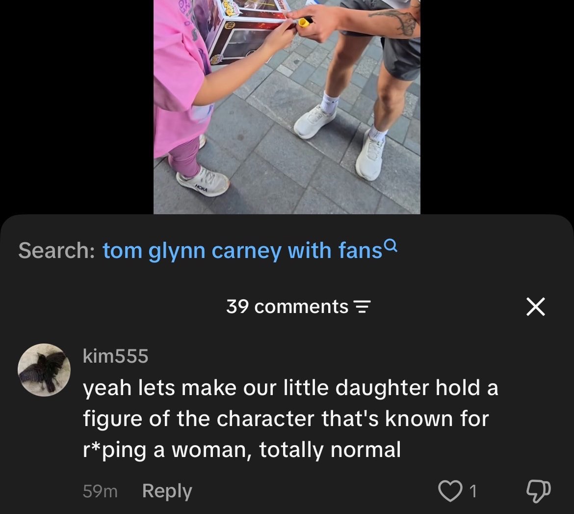 TGCfiles's tweet photo. removed the @ because people are harassing a literal child over a funko she collects. please anyone who sees the comments reports them and leave her alone. tom is not aegon. 🌸 https://t.co/417WyYz9iw