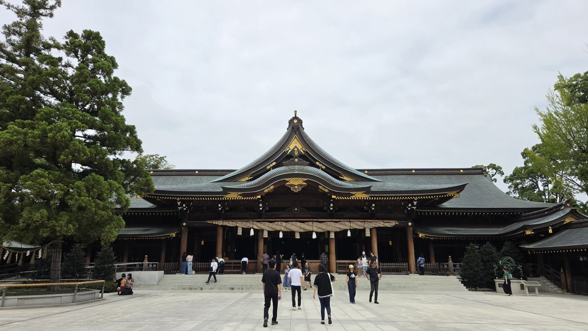 shishi_zibie's tweet photo. 相模国一宮、収鋲

全国唯一の八方除けの守護神を祀る神社として有名な一之宮
暑い中だけど、思ってた以上に参拝客がいる

宮山駅から徒歩6,7分で到着するアクセスの良さも𝑮𝒐𝒐𝒅

#いのししの旅記録
#花咲くいのしし神奈川さんぽ
(@ 寒川神社 in 寒川町, 神奈川県) https://t.co/ShG1mjRlHI