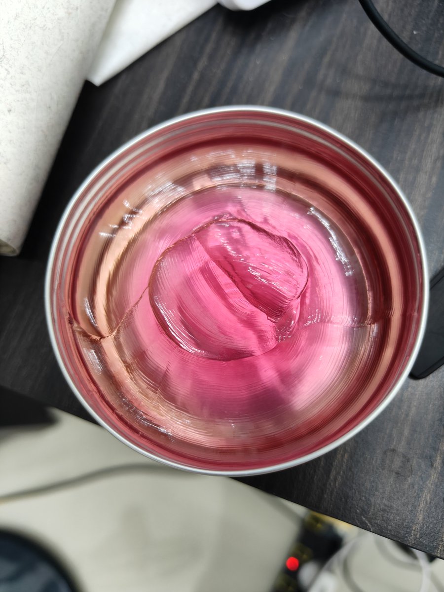 berggembira's tweet photo. Pomade pun hilang warna musim2 panas ni. https://t.co/K8UxwXHe2b