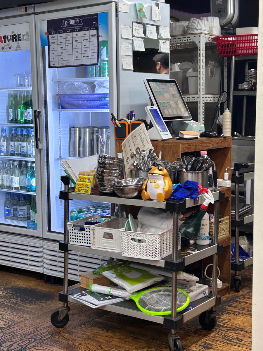 SiscaPurnama6's tweet photo. Stocked fresh iced coffee, ready-to-eat sandwiches and late-night snacks! Swing by [Convenience Store Name] for your quick pick-me-up—we’re open till 2AM today! https://t.co/MvF834r0P0