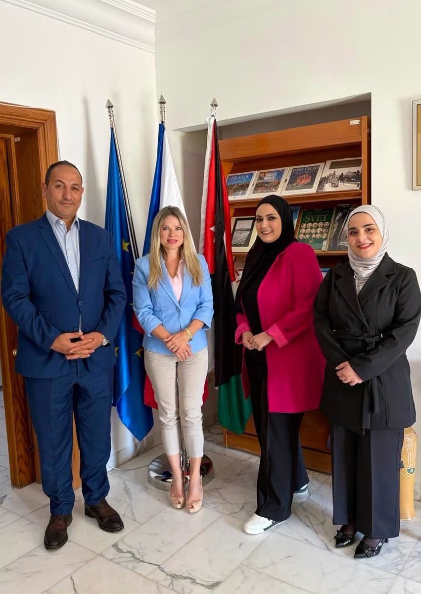 AndreaKucerova1's tweet photo. Very encouraging to see the 🇯🇴 "Zarqa Life Kitchen" project and team work dedicated to helping the Zarqa community. CdA a.i. Tereza Valášková explored possibilities how the 🇨🇿 Embassy could build support for further activities in Zarqa 🇨🇿🫶🇯🇴 https://t.co/nMBrnxuLyB