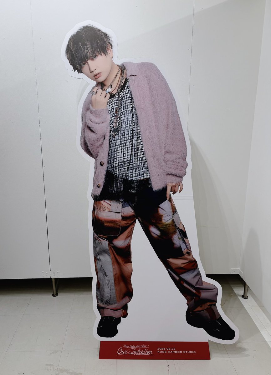 ShoyaChibaMusic's tweet photo. .˚⊹／
𝐒𝐡𝐨𝐲𝐚 𝐂𝐡𝐢𝐛𝐚
𝐎𝐧𝐞𝐦𝐚𝐧 𝐋𝐈𝐕𝐄 𝐓𝐎𝐔𝐑
𝐎𝐮𝐫 𝐈𝐧𝐯𝐞𝐧𝐭𝐢𝐨𝐧 兵庫公演
.˚⊹＼

🌟フォトスポット展示スタート
今回はぬい撮りスポットも！

設置場所：神戸Harbor Studio 2階スペース
設置時間：終演後まで

イベントの記念に是非お立ち寄り下さい！
撮影したお写真は #千葉翔也 
#千葉翔也_OurInvention で
是非シェアしてくださいね˗ˏˋ💡ˊˎ˗