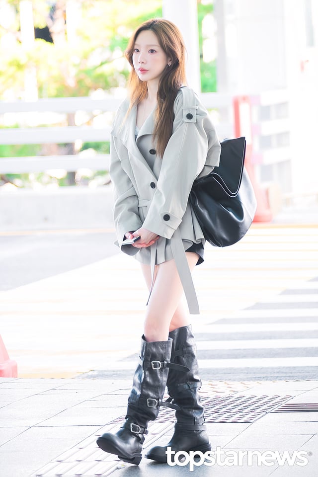viraltakes's tweet photo. Girls' Generation TAEYEON looks amazing in new pictures from her departure at Incheon airport. https://t.co/DpEfmuosHg