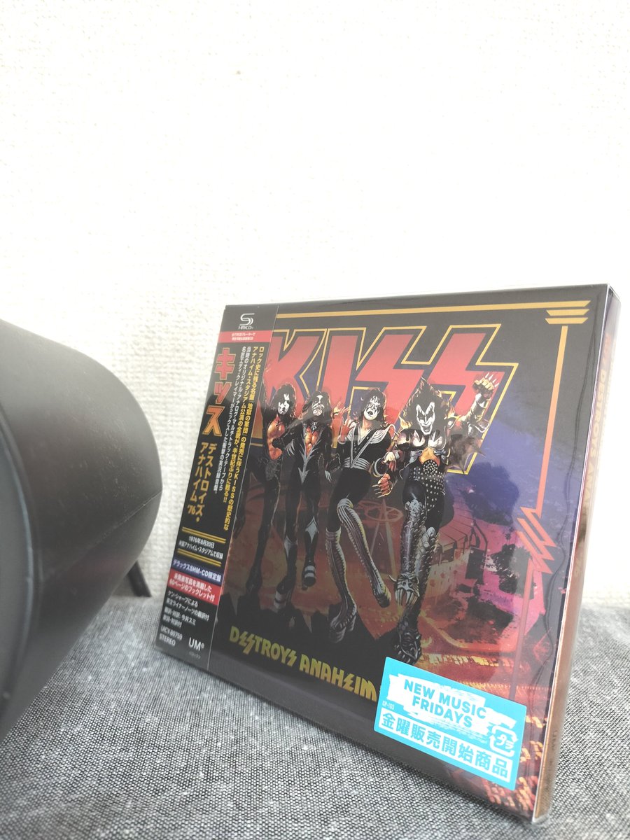 rockjogger's tweet photo. 傷めた左手で邪魔なモノをどけるたび、激痛に悶えながら掃除機がけしました

KISS - Nothin' To Lose (Live at Anaheim Stadium, Anaheim, California - August 20, 1976)
https://t.co/Qnb4XqZSXc https://t.co/pankvppVHq