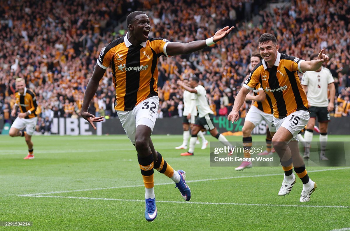 ant21win's tweet photo. Hull City v Manchester United 
2:0

Nobel Mendy of Hull City celebrates scoring his team’s second goal with teammate John Egan during the Premier League 2026/27 match between Hull City and Manchester United at MKM Stadium https://t.co/upq35OIttx