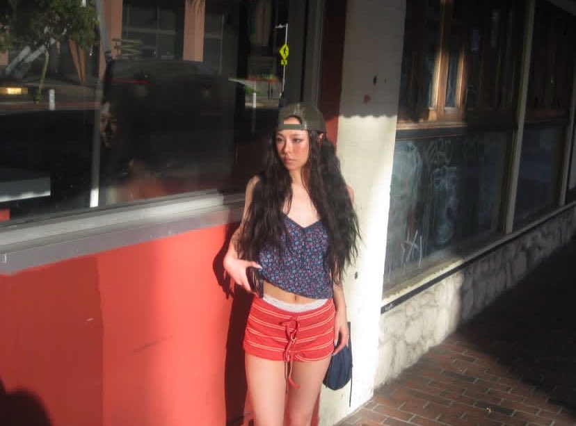 lunatala_'s tweet photo. Who's this gurl? Yah! Where is Ms. Jung? https://t.co/y4KYebMYp4