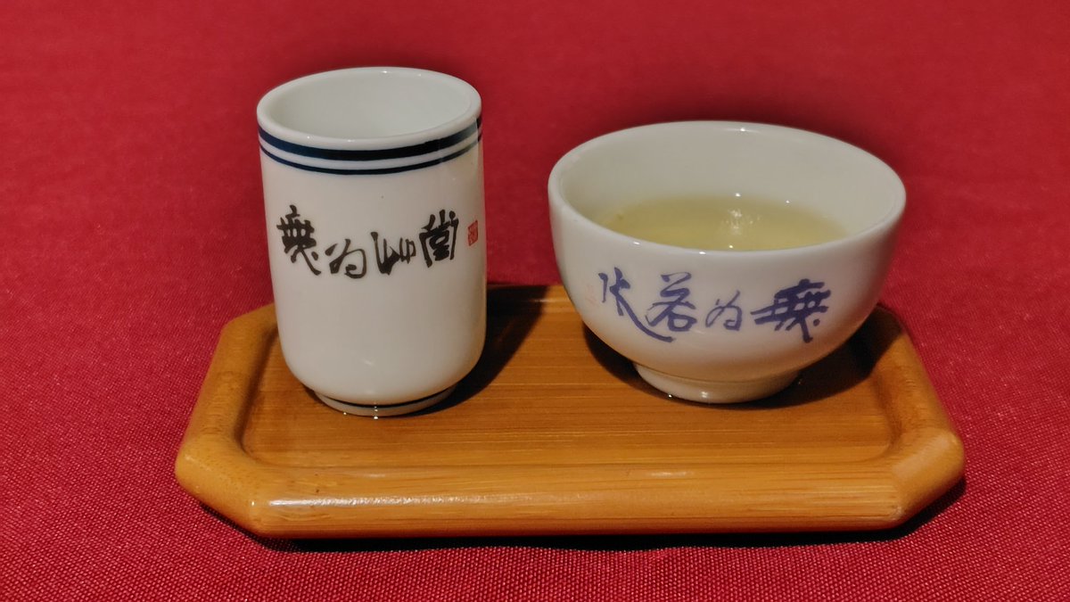 N_Regenbogen's tweet photo. しゃれおつ茶芸館で美味しい烏龍茶とほぼ中身挽き肉の点心パーリー。とりあえず中に挽き肉入っていれば大体美味しいよね。 https://t.co/sQiPQS08nq