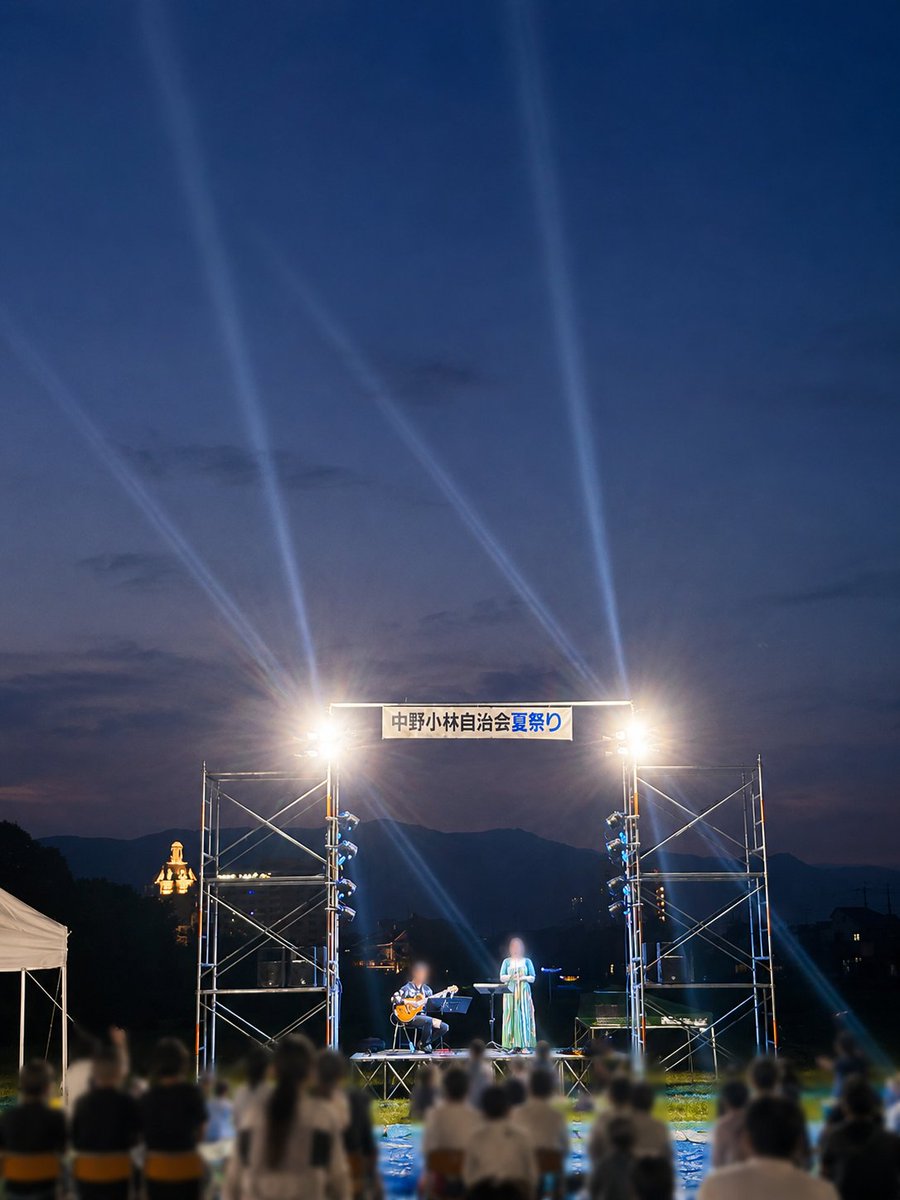 KitagawaNT's tweet photo. 昨日は中野小林自治会さんの夏祭りを視察へ🏮
とにかく会場が広い！うらやましい（笑）

キッチンカー7台に食券方式、ス���ージもあり。

船岡自治会長ともお話しでき、しっかり学んで
……焼き鳥と生ビールも少々🍺

素敵な夏祭りでした！ありがとうございました😊

#北川ニュータウン自治会 #夏祭り https://t.co/ziyqoOB5CN