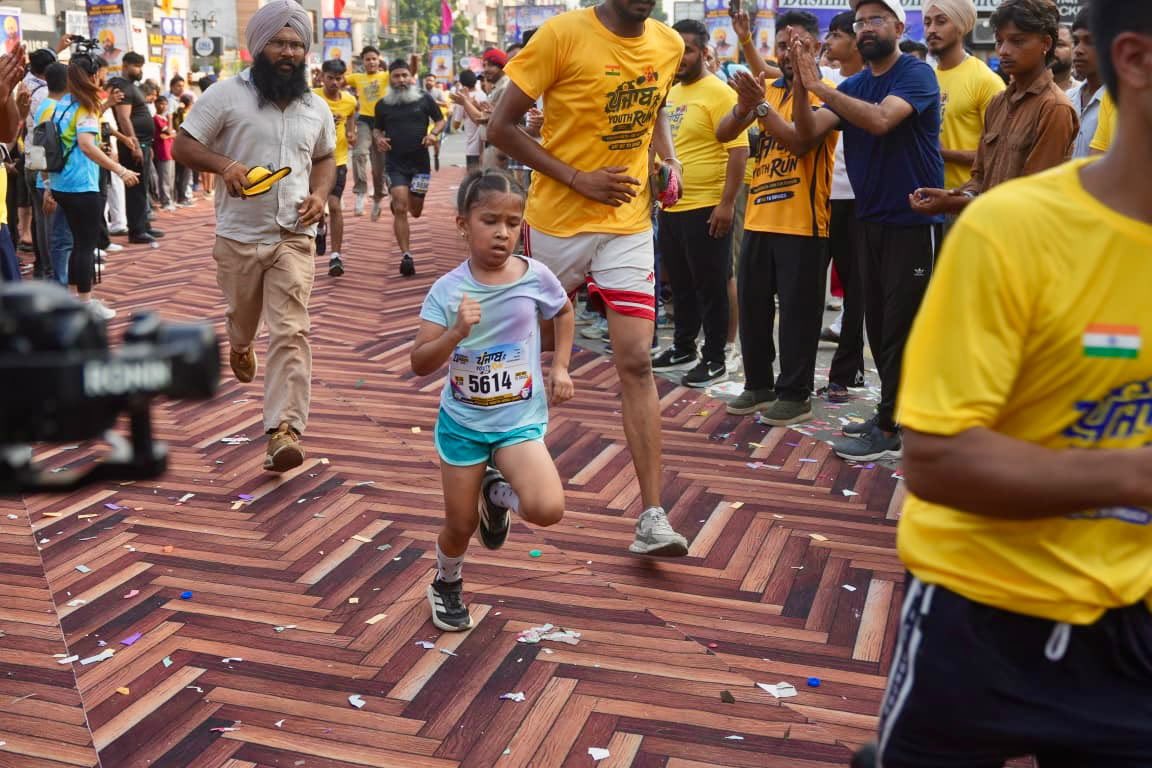 msisodia's tweet photo. जालंधर में AAP Youth Wing द्वारा आयोजित Marathon…

यह Marathon सिर्फ़ कुछ किलोमीटर की नहीं थी-नशे, निराशा और हार मान लेने की सोच को पीछे छोड़कर आगे बढ़ रहे पंजाब की आवाज़ है।

@BhagwantMann जी के नेतृत्व में यही युवा ‘उड़ता पंजाब’ की पुरानी पहचान को पीछे छोड़कर ‘खेलता-दौड़ता पंजाब’ बना रहे हैं।