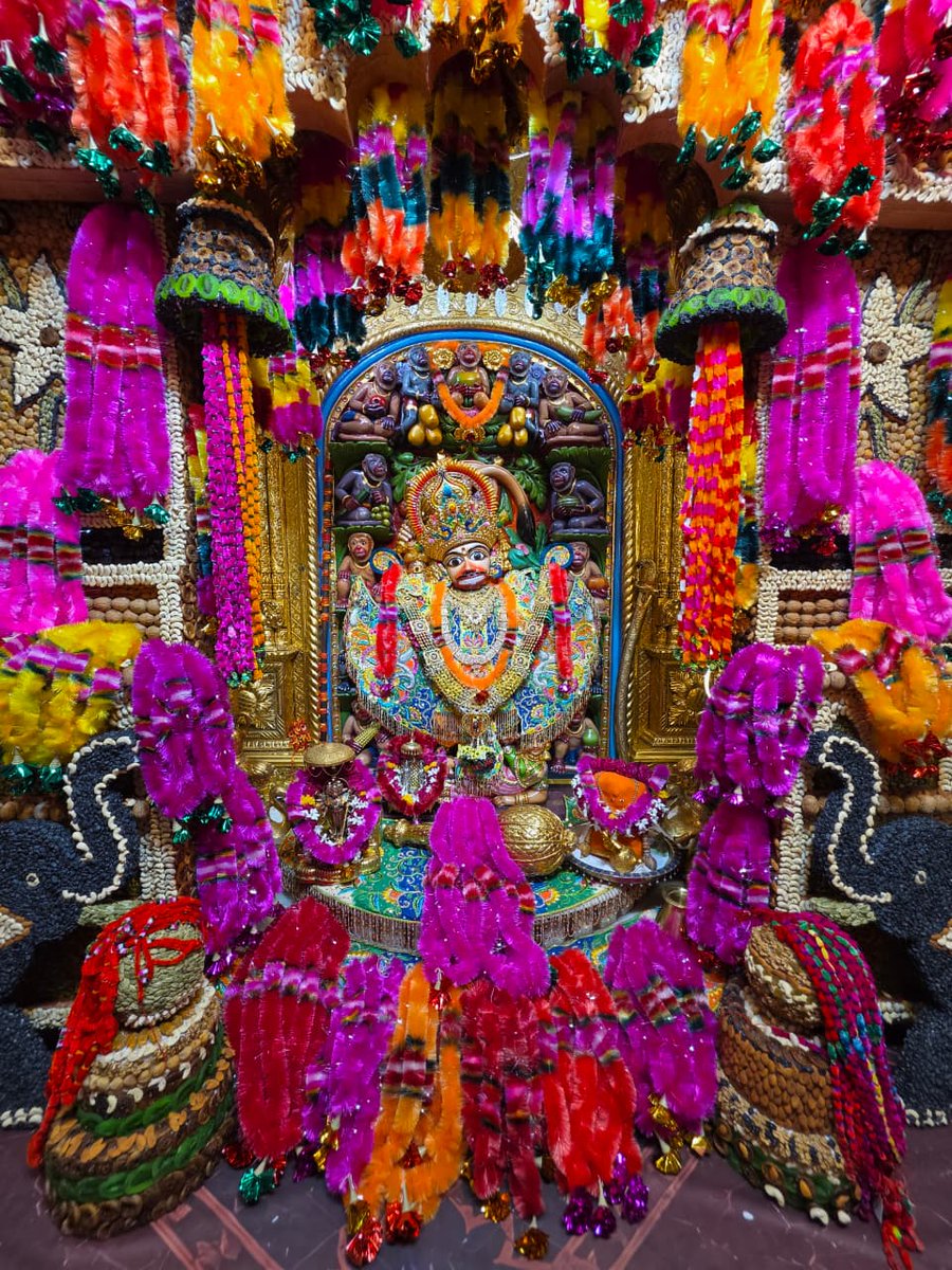 kashtbhanjandev's tweet photo. Darshan :23-08-2026
Pavitra no Shangar
શ્રાવણ માસ મહોત્સવ અંતર્ગત પવિત્રા એકાદશી નિમિત્તે શ્રી કષ્ટભંનજન દેવને પવિત્રાના હારના વાઘા અને પવિત્રાના શણગાર
Hello Devotees
Jai Shri swaminarayan
Shri kashtbhanjandev hanumanji Maharaj Salangpur dham.
https://t.co/tteV5KhUvC https://t.co/rDT5biMvX9
