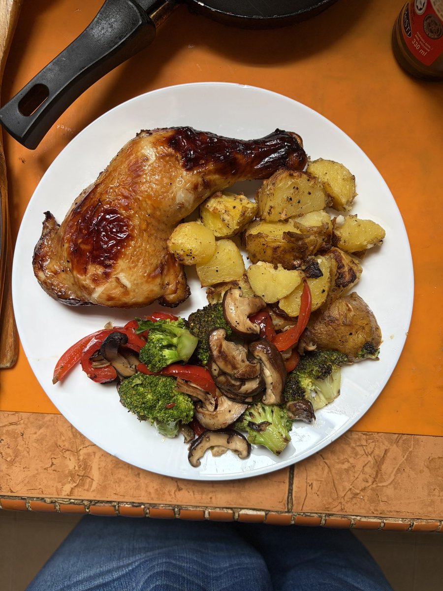 CUNTSTROSITY's tweet photo. hi guys i was mildly pissed off earlier today but then i decided to make lunch for my parents so im not pissed off anymore https://t.co/j1O2KWJM60