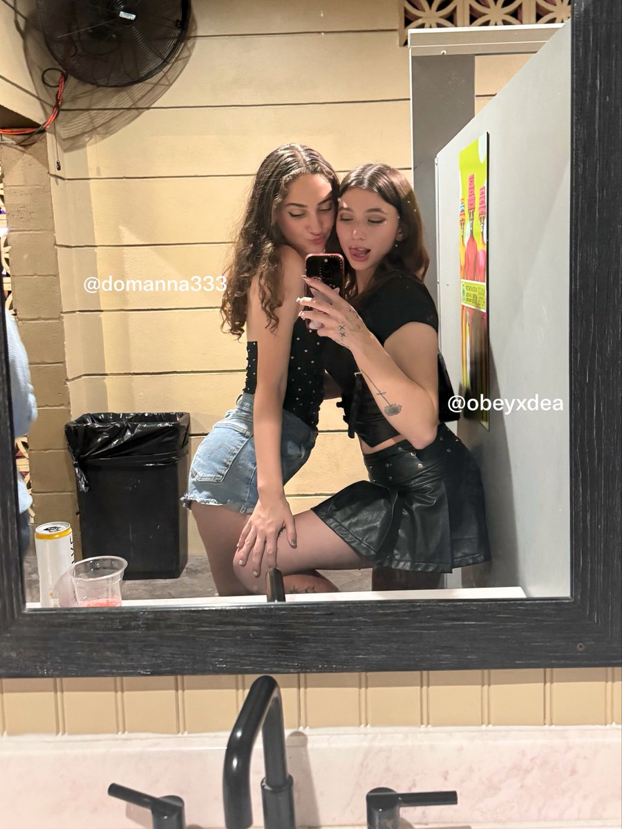 obeyxdea's tweet photo. We had our good little wallet working hard for his Gods tonight while we had fun with our friends https://t.co/NYON4fngb3