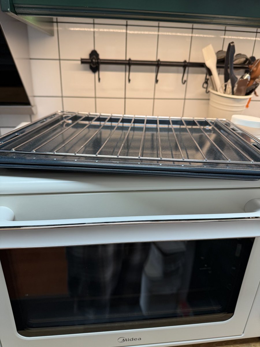 cHa_Rainbow's tweet photo. The pizza I baked were not preheated before roasting, and they came out fragrant and delicious. https://t.co/lh8mPfvqV3