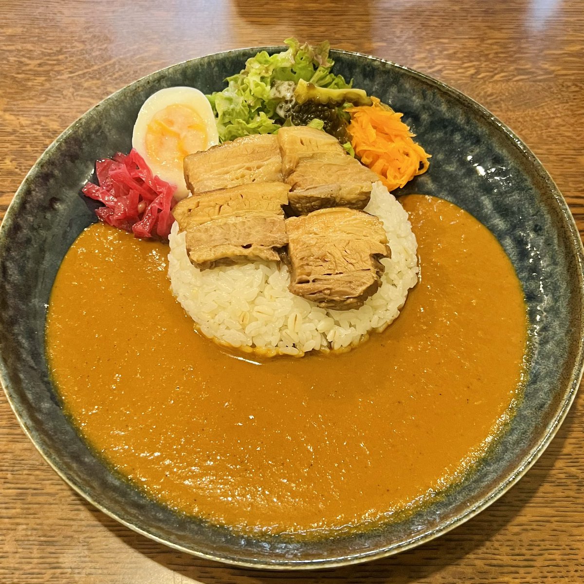 sasachu_'s tweet photo. 神田カレー街食べ歩きスタンプラリー 
37〜40店目
キッチンカロリー駿河台下本店
米沢豚のロースカツカレー 1,400円
レストランフォッセ
季節の野菜カレー 1,540円
ハンバーグ専門店松屋精肉店
肉屋のインディアンカレー 1,280円
スパイス欧風カレーpaikaji
ラフテーカレー 1,450円 https://t.co/PO2TrKPA25