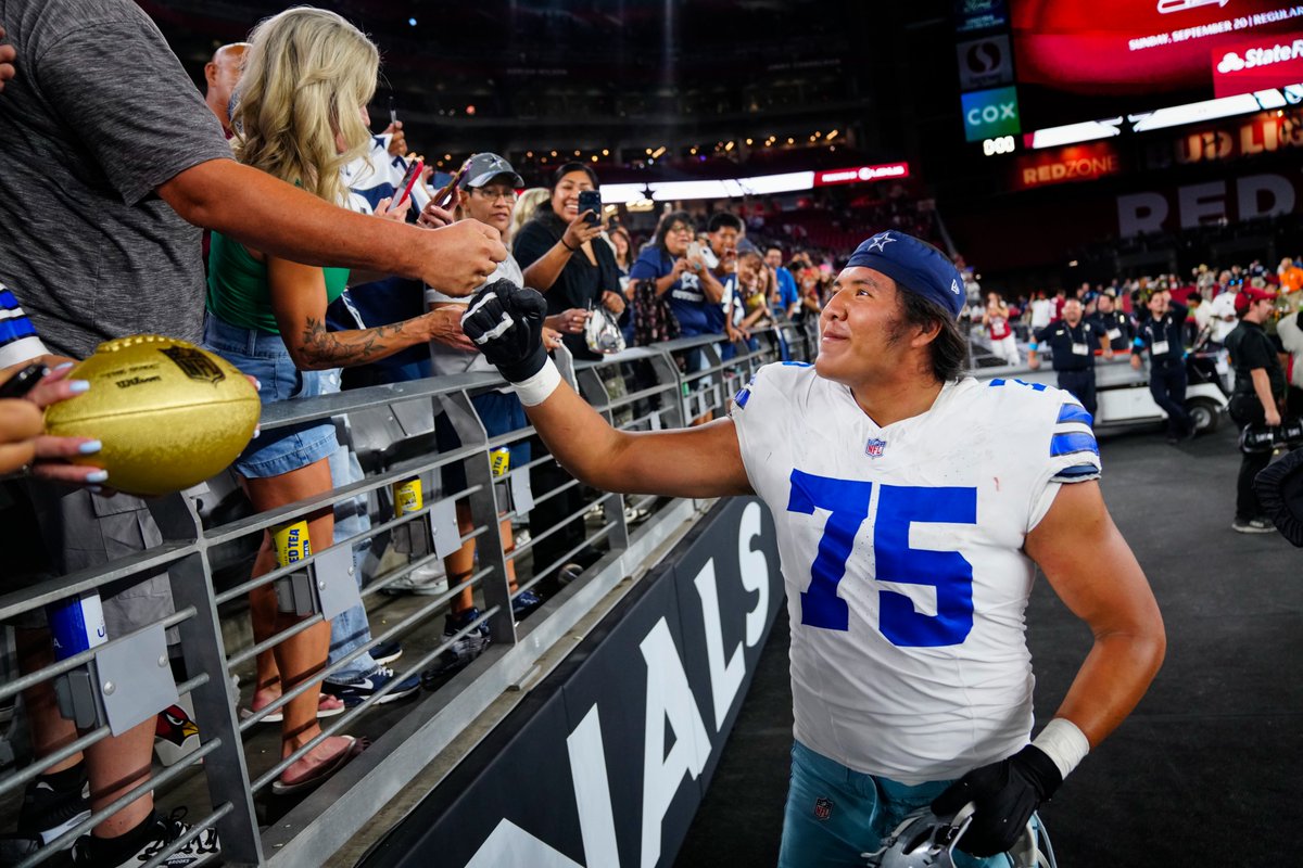 pjbreenphoto's tweet photo. Coolest story from game. In the last few mins a roar came across the whole stadium. 

Cowboy's offensive lineman Shiyazh Pete, the first Navajo player in the NFL, took the field for a touchdown drive. The place went crazy. 

He went around the stadium to thank them after. So cool https://t.co/BRhiCZQf6H