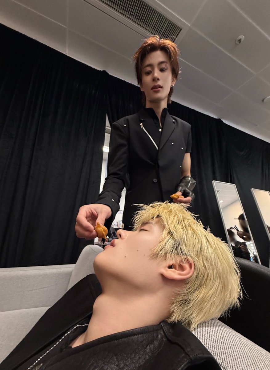 mepuppieyou's tweet photo. ขี้แกล้งมากก 55555555555 https://t.co/W9Jw83hONo