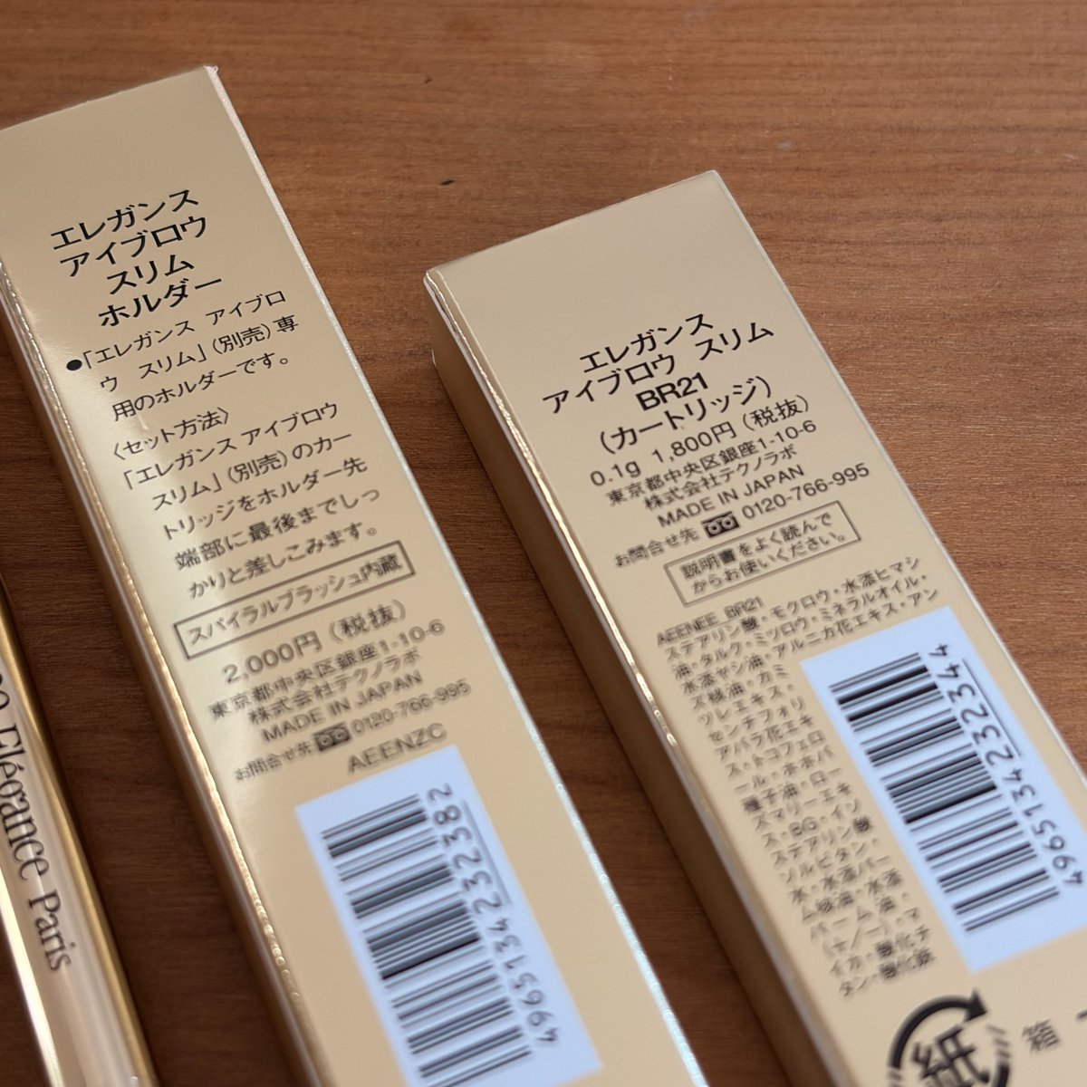 sangogo3535's tweet photo. BAさんから「レフィルは1,980円なのでプチプラとそこまで変わらない価格なんです」と言われると、買うしかないですよね。ホルダーさえ買えば一生コスパ良く買い続けられるわけですから https://t.co/CTa5kYiHsB