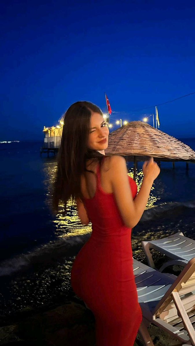 Anna_x498_'s tweet photo. A playful girl whispers life is too short for boring love, soft but unstoppable 🔥 https://t.co/uXh6NValou
