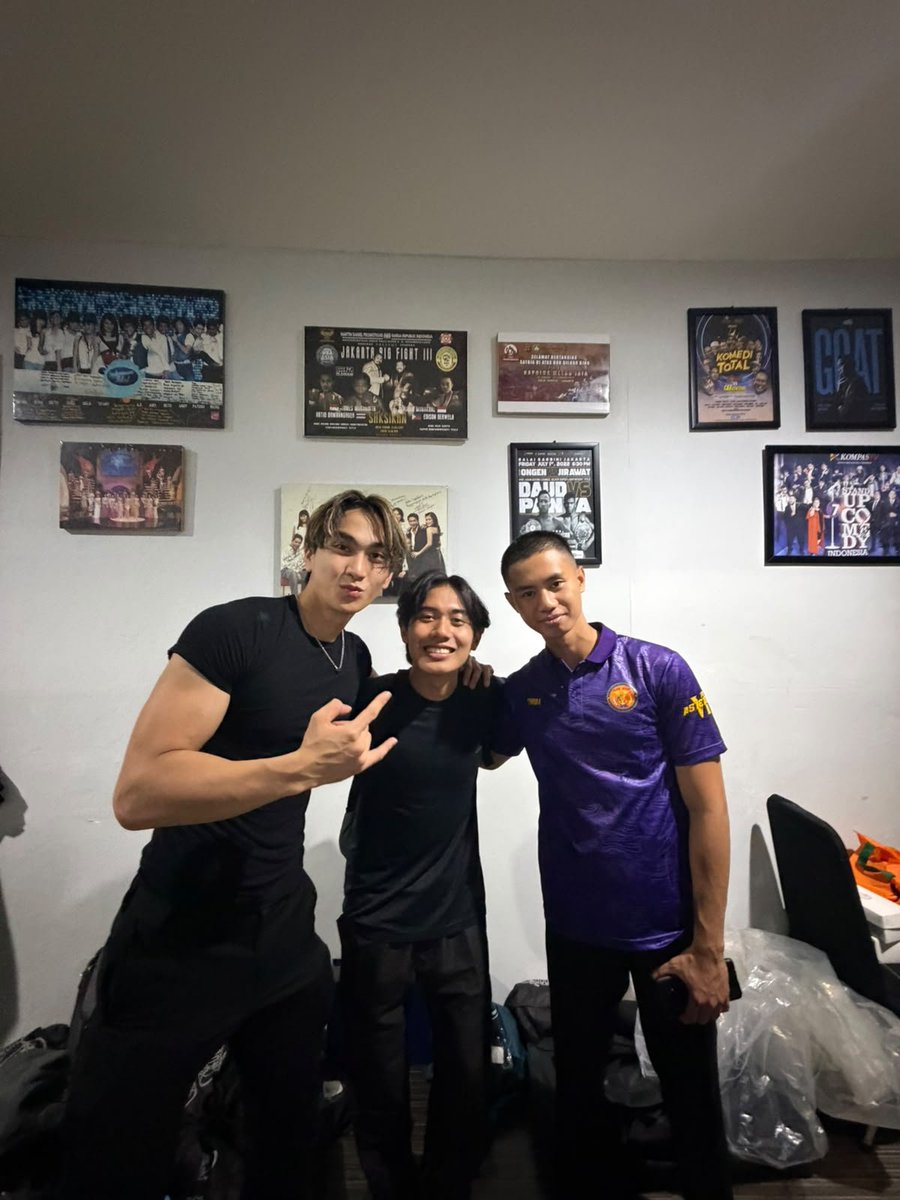 ppinacle's tweet photo. akhirnya liat foto kafka senyum https://t.co/0r8NVmuYE3