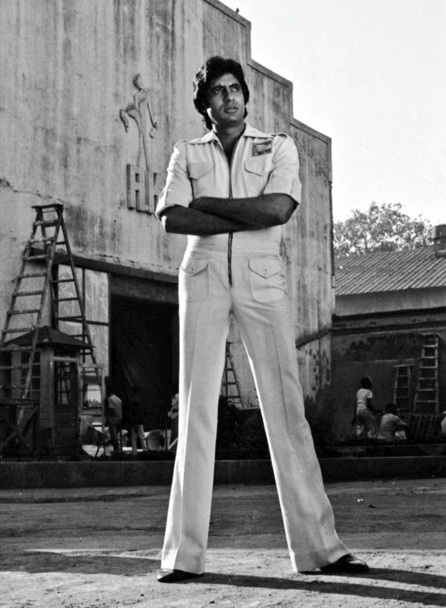 Nikkkkhhil's tweet photo. Nowadays, chics be crying for 6 ft + tall guys, but don't even know that this blud started this trend in 70s...🔥 https://t.co/k515tnaL6G