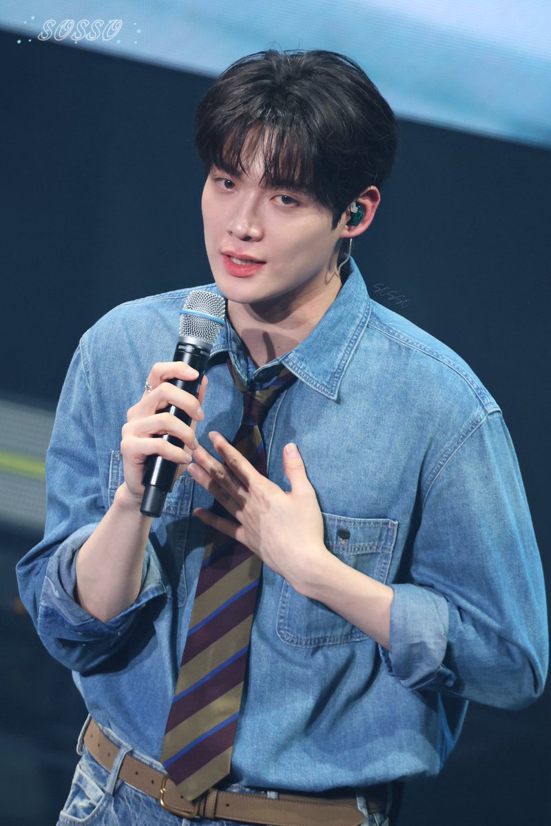 sossoyami's tweet photo. 260822 검사실의제안 서울 팬미 2부

청청💙이 잘 어울리는 남자 느끼자
확신의 쿨톤이심

#김윤식 #박시우 #검사실의제안 #TheProsecutorsProposal https://t.co/dqqLm0CxMG