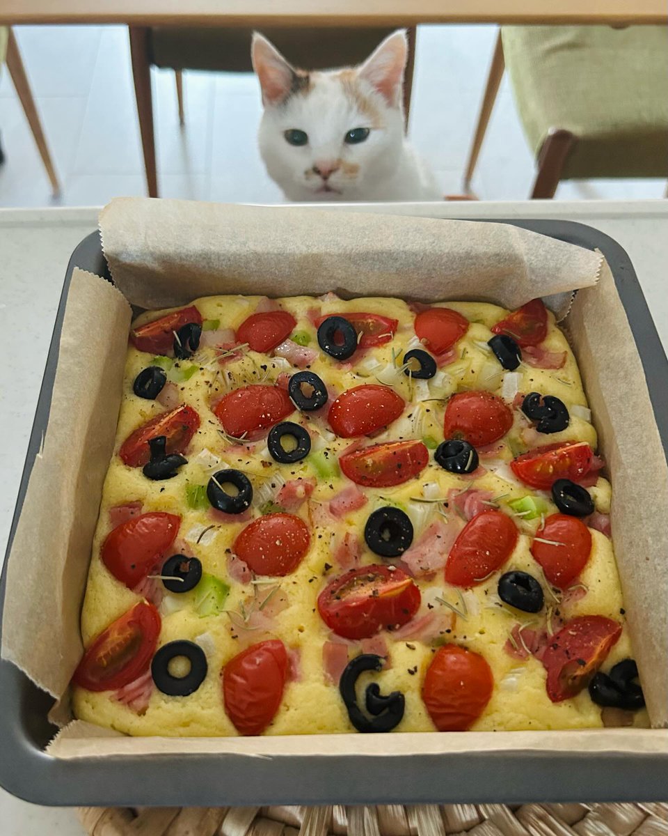 EstefanaGerwin's tweet photo. 記憶って、重ねれば重ねるほど輪郭がぼやけていく気がする。遠い昔のことほど鮮明なのは、なぜだろう。皆さんはどう？ https://t.co/sgFrWpr3aP