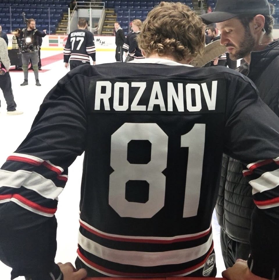R0ZANOVS's tweet photo. eternalise ilya’s curls </3 https://t.co/7chkTjQSoj