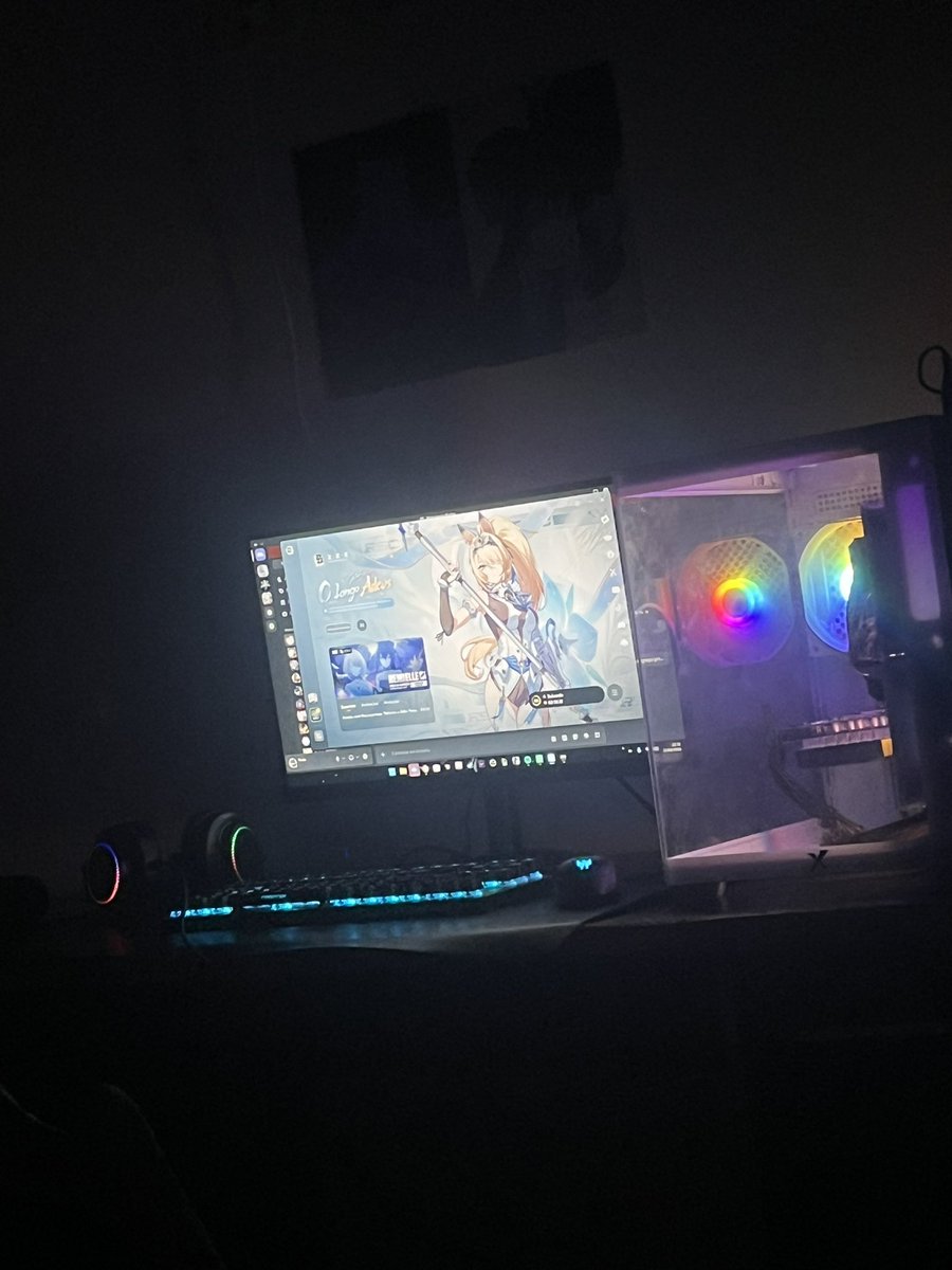 MoonlitFushi's tweet photo. Imagina dormir vendo isso (alguem me da um kit de 3 fans argb por favo https://t.co/Wae1Po37Zf