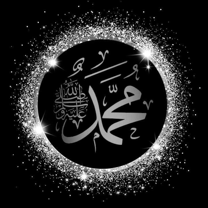 LGCD7's tweet photo. اللہ رب العزت نے وَرَفَعْنَا لَکَ ذِکْرَکَ کی ساری شانیں اپنے محبوب اولیں و آخریں کو عطا فرما دیں، بلکہ یوں محسوس ہوتا ہے کہ اپنے شاہکار کو پیدا کر کے جیسے اللہ تعالیٰ کی مشیت نے گفتۂ اقبال کی یہ صورت اختیار کر لی ہو:

ہو نہ یہ پھول تو بلبل کا ترنم بھی نہ ہو
چمن دہر میں کلیوں کا تبسم بھی نہ ہو

یہ نہ ساقی ہو تو پھر مے بھی نہ ہو خم بھی نہ ہو
بزم توحید بھی دنیا میں نہ ہو، تم بھی نہ ہو

خیمہ افلاک کا استادہ اسی نام سے ہے
نبضِ ہستی تپش آمادہ اسی نام سے ہے

#صّٙــــلوّا_عٙلٙىّ_النٙبـِيؐﷺ
#رازٍ_مومن