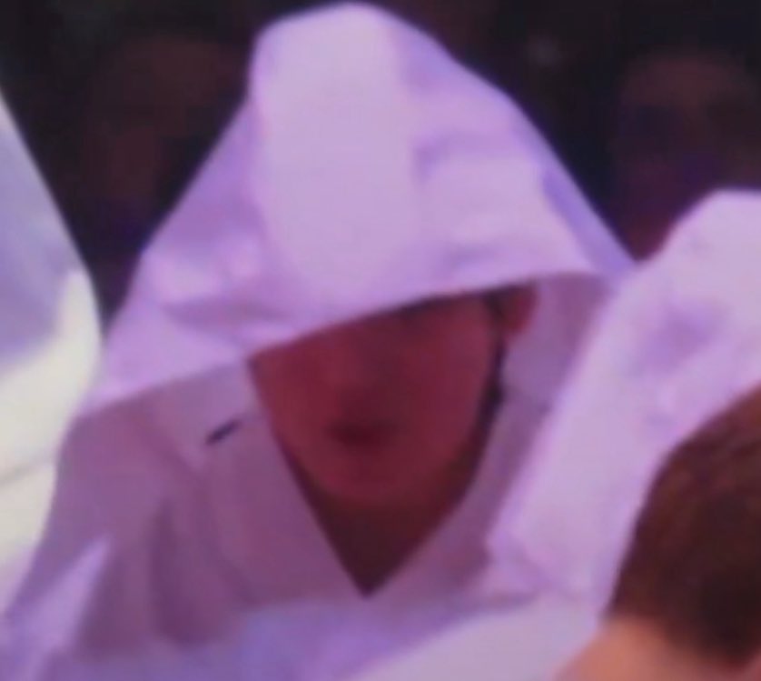 kkuktaes's tweet photo. jungkook definitely wants to kiss taehyung on stage https://t.co/krGtNiHJdW