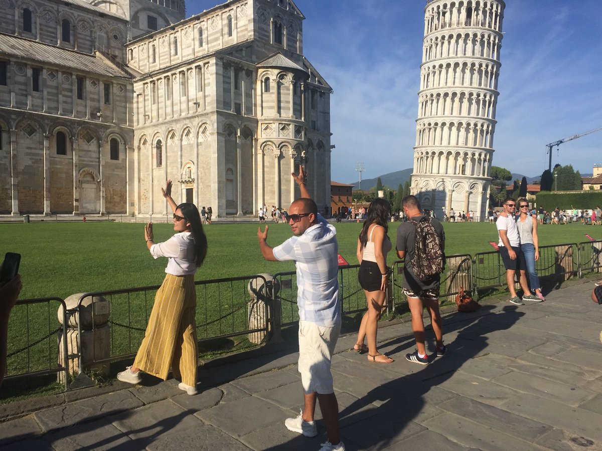Aloha99777's tweet photo. ดั้งโด่งแค่ไหนน  ก็แพ้หนุ่มอิตาลี่ 5555  #Ittaly  #pisa  #7สิ่งมหัศจรรย์ของโลก #หอเอนปิซ่า https://t.co/k6U30QKYwH