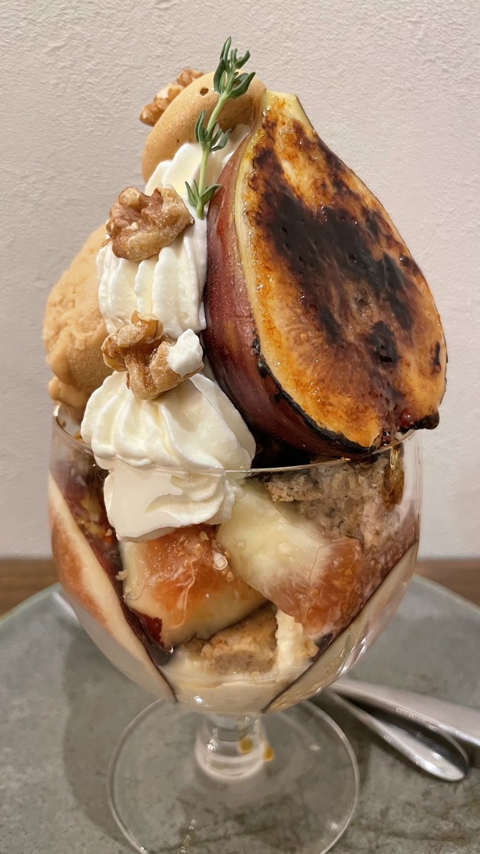 cold_fish_kly's tweet photo. おやつcafe HOLICでいちじくパフェ、ショートケーキ、タルト、ほうじ茶ロールケーキ…ここがいちじくの楽園か… https://t.co/szX4tOOWUu