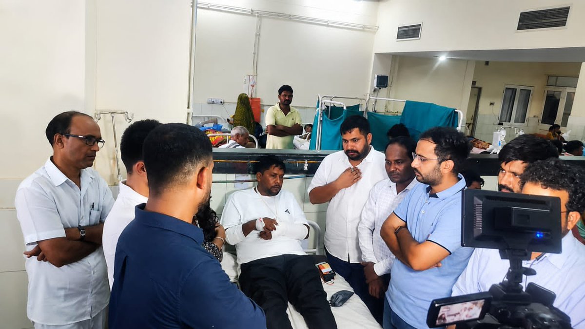 AshutoshRanka's tweet photo. Met our CJP colleague, Advocate Sanju Verma at the hospital. Sanju was attacked brutally by the BJP goons during the visit to Rampura school. Our colleagues Ravi Meghwal, Geegraj Jodli, Rekha ji, and Salman were also attacked.

Sanju comes from a poor Dalit family. He knows that government schools are primarily attended by children from poor and disadvantaged families. No government intends to educate these children and help them move forward, which is why Sanju had accompanied us during the school inspection.

Across the country, poor and marginalized sections of society are standing up for their rights, and the BJP is not able to tolerate this.

@Cockroachisback @abhijeet_dipke