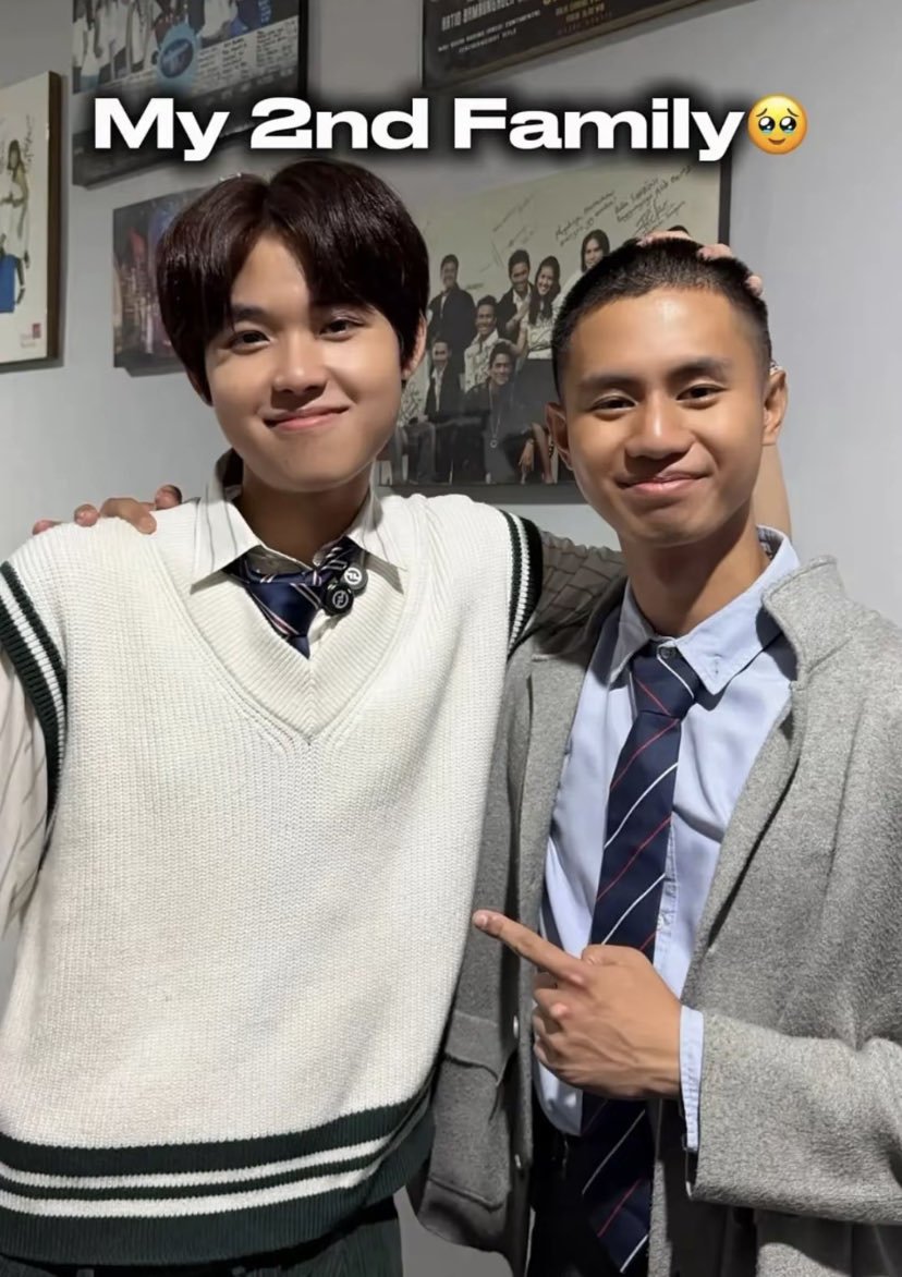 aiskopiluv's tweet photo. Sandy sendiri aja ga expect, apalagi gue? Gue lebih ga expect sih kafka sandy bisa deket banget kek skrg. Entahlah, mungkin si kafka nemuin figur abang di diri sandy kali ya? Anyway ditunggu foto bertiga sandy, vincent, kafka. Walapun gatau kapan tuh foto bisa terealisasi😭 https://t.co/CdriFrNqHQ