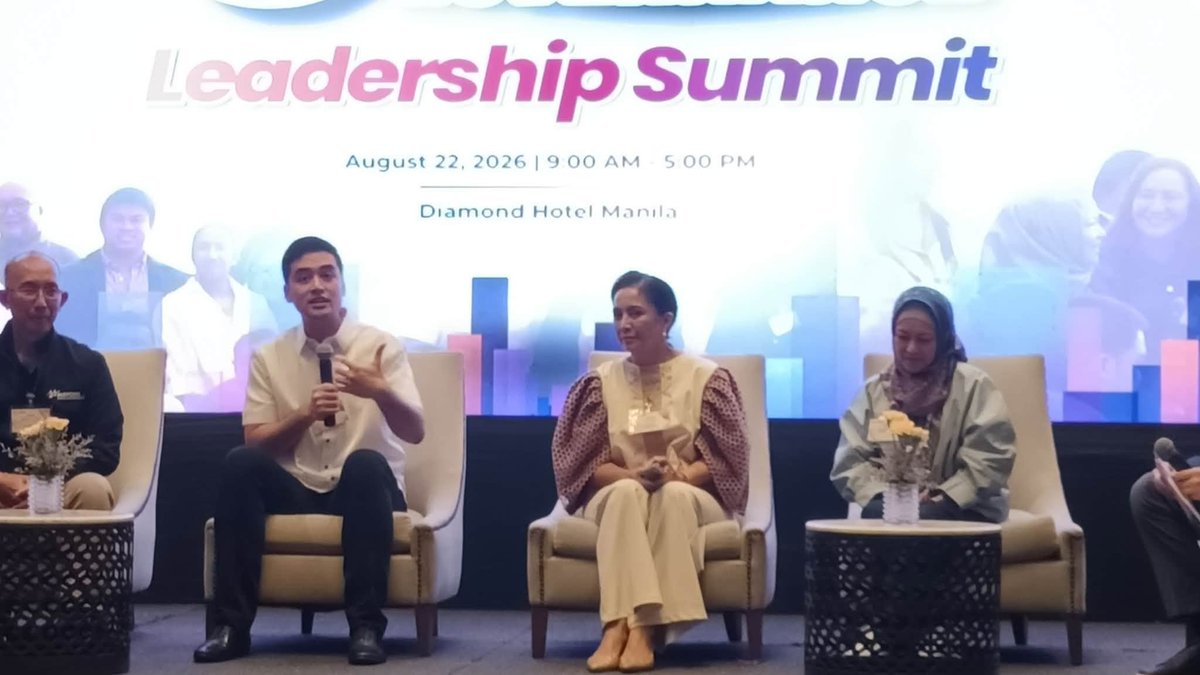 CrushMajor's tweet photo. Mayor Leni Robredo 💕

"Yesterday’s Mayors for Good Governance Assembly in celebration of its 3rd Year Anniversary.

Honored to share the stage with Mayors Benjie Magalong, Vico Sotto, and Sitti Hataman. Mayor Joy was there earlier but had to leave, before our Panel Discussion, for a Book Launch.

Super active na naman ang trolls, same set from my OVP days 😴😴. But being with kindred spirits, we are reminded why, despite the noise, we keep on doing what we are doing."