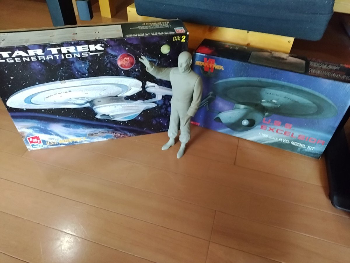 ModelerNaniwa's tweet photo. #startrek #eexcelsior #amt #ツクダ
以前からウチにいたスポックさんに加えてツクダのエクセルシオールとamtのエンタープライズBをお出迎え
PVCキットってどうやって作るんやろ？ https://t.co/UAQP4WFtlh