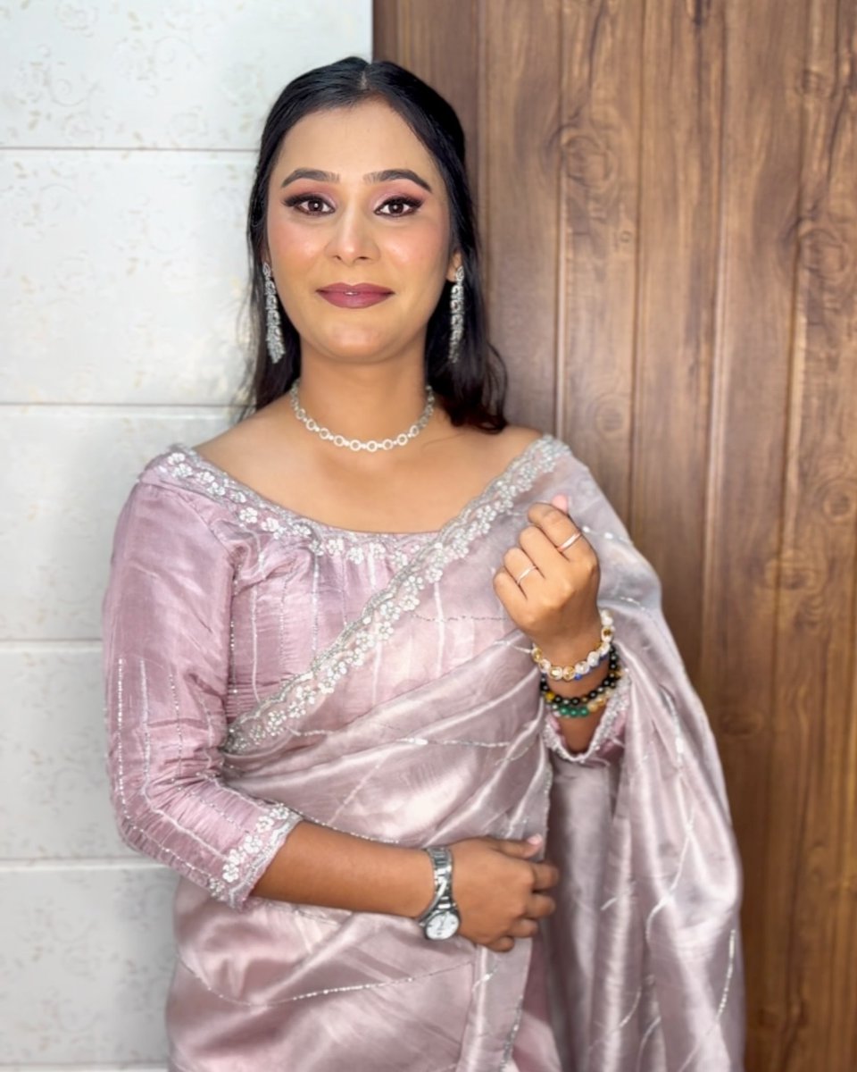 paleticaroja's tweet photo. A subtle romantic look for your special day. Infame: @msambyal_
Makeup &amp; hair: @aparnamakeupartistt

Book now: 8825035741 https://t.co/NPPuHf3Wvt